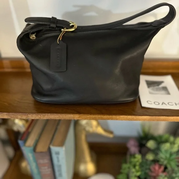 Vintage Coach Black Leather Shoulder Bag